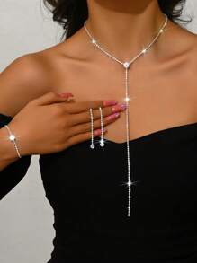Ensemble de bijoux à la mode et luxueux, composé d'une chaîne de clavicule, de boucles d'oreilles, d'un collier et d'un bracelet, idéal pour un usage quotidien, un mariage, un banquet ou une fête.