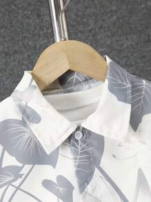 Set de 2 piezas de camisa con estampado de hojas gris casual y pantalones cargo para niños (apto para todas las estaciones)