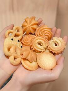 12 pièces/set Clips cheveux amusants en forme de chips de pommes de terre, design inspiré des chips, frais pour l'été. Convient aux filles et aux femmes, dégage une douce odeur. Matériau léger, confortable à porter. Peut ajouter un charme ludique aux styles de princesse douce et mignonne décontractée, vous faisant être le centre d'attention.