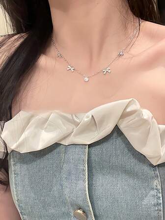 1個 上品でエレガントなバタフライペンダントネックレス、デイリー使いに最適