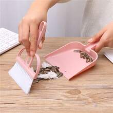 Mini Desktop Broom And Dustpan Two-Piece Set For Cleaning The Computer Keyboard And Small Car Broom Kit. - Pink - View 2