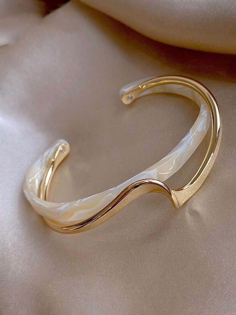 1pc Fashionable Elegant Minimalist Resin Wavy Design Bangle Bracelet, Unique Personalized, Luxe Vibe, Versatile Wear For Women Daily And Festivals
