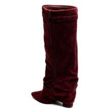 Bottes hautes à tige plissée et bout pointu avec bride décorative et boucle métallique