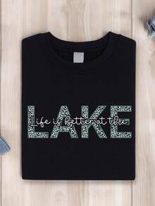 Life Is  Better At The Lake Shirt, Retro Summer, Beach, Birthday Gift, Summer Vibes, Beach Vibes, Lake, Lake Vacation, Girly Summer Matching Shirts, Girl Trip, Family Vacation Tees TX-2391 - 黑色 - 查看 1