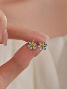 1Pair Casual Cute Small Daisy Flower S925 Sterling Silver Ear Studs Earrings For Women Mother Girl Friend Fine Jewelry Gift,Suitable For Ladies Daily Life Girls Party And Summer Beach Vacation Wear - Daisy - View 3