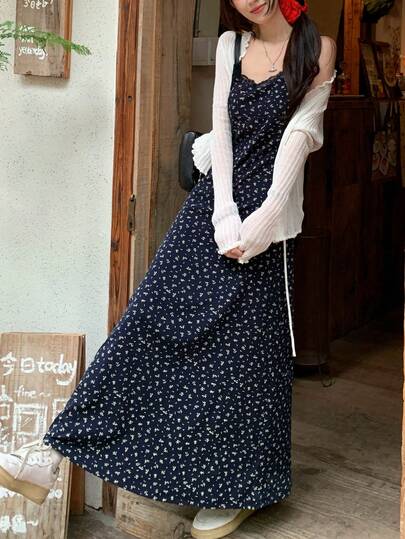 春季碎花飘逸中长连衣裙，腰部收褶，细肩带，度假气息，随机图案剪裁