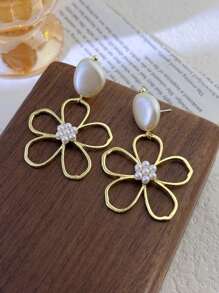 1 Pair Geometric Design Exaggerated Faux Pearl Hollow Big Petal Earrings, Korean Style Vintage Elegant Sweet Ear Jewelry, Perfect As Valentine's Day Gift For Girlfriend To Express Love, Mother's Day Gift For Mom To Convey Gratitude, Birthday Or Anniversary Special Present