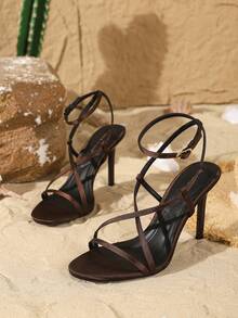 On feet& in love 女士时尚优雅交叉带露趾高跟凉鞋，适合夏季连衣裙 - 棕色 - 查看 4