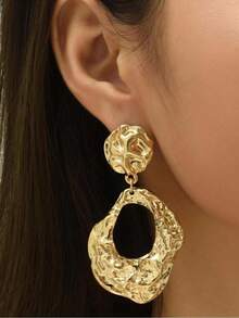 1 Pair Elegant Chic Gold Tone Classic Embossed Textured European Versatile Fashion Earrings - Gold - View 3