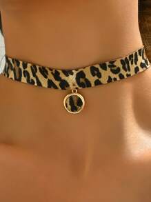 1pc Women's Fashion Velvet Choker Necklace, Retro Classic Minimalist Cheetah Print Round Pendant
