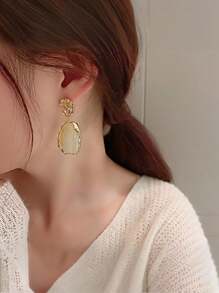 1 Paar vintage-inspierierte goldene personalisierte Damen-Ohrringe, modische, feminine und vielseitige Ohrringe, überdimensionierte palastinspirierte Ohrringe, hochwertige leichte Luxus-Asymmetrische geometrische Ohrringe aus Harz, geeignet für den täglichen Gebrauch, Geschenk für Mutter, Freundin