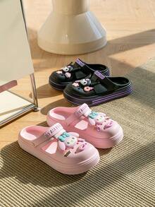 Sanrio 三丽鸥卡通人物镂空木屐式拖鞋，适合女孩和儿童，图案包括酷洛米、肉桂狗和美乐蒂，EVA材质。 - 黑色 - 查看 5