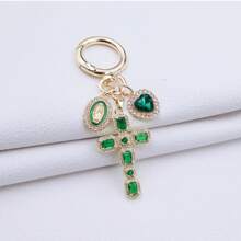 Porte-clés élégant avec Vierge Marie et croix de strass, en matériau de cuivre, convient pour les sacs, les voitures et comme cadeau. Accessoires de voiture, breloques de sac, accessoires scolaires, mignons, gothiques, Y2K