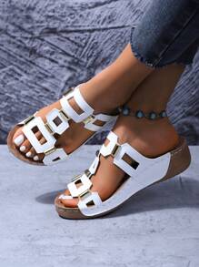 Sandales femme à semelle souple et épaisse, ajourées et cloutées. Modèle pied-de-poule pailleté, élégant pour soirée, école, sport, plage, style boho, casual, mignon, sexy pour boîte de nuit. Talon compensé ajouré et clouté. Convient pour soirée en extérieur, bureau, mariage, vacances, été