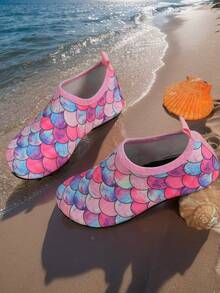 1 双女童橡胶底防滑水上乐园可爱水鞋，卡通鲨鱼图案水下，沙滩透气游泳软底儿童潜水袜，漂流浮潜瑜伽鞋和婴儿学步鞋 - 彩色 - 查看 4