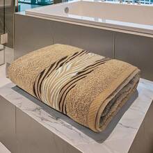 Toalla de Medio Baño 140 cm x 70 cm | Suave y Absorbente, 400 g | Con Diseños Bordados en Múltiples Colores | Ideal para Toda la Familia - Marrón Mocha - Ver 1