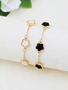 2pcs/Set Fashionable Classic 5-Petal Flower Bracelet Set, Suitable For Daily Wear - Black and White Flower Bracelet Set Of Two - View 1