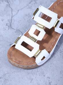 Sandales femme à semelle souple et épaisse, ajourées et cloutées. Modèle pied-de-poule pailleté, élégant pour soirée, école, sport, plage, style boho, casual, mignon, sexy pour boîte de nuit. Talon compensé ajouré et clouté. Convient pour soirée en extérieur, bureau, mariage, vacances, été