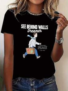 "Camiseta estampada de manga corta y cuello redondo de algodón negro de 180 g para mujer con texto gráfico 'See Behind Walls Dreamer Peace to Draw Closer', ropa informal" - Negro - Ver 1