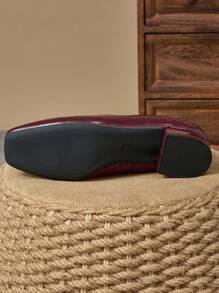 Sapatos femininos de salto alto, bico quadrado, slip-on, casuais, retrô, versáteis, de alta qualidade, para férias, viagens, compras, atividades ao ar livre, vinho tinto