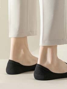 10 Pairs Unisex Casual Simple Solid Color Sports Ankle Socks, Suitable For Daily Wear - Black and White - View 3