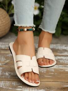 Nuevas sandalias planas cómodas con punta redonda y diseño de hueco para mujer talla grande, calzado casual de moda para el verano, uso en exteriores y playa
