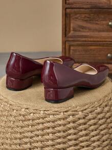 Sapatos femininos de salto alto, bico quadrado, slip-on, casuais, retrô, versáteis, de alta qualidade, para férias, viagens, compras, atividades ao ar livre, vinho tinto
