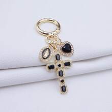 Porte-clés élégant avec Vierge Marie et croix de strass, en matériau de cuivre, convient pour les sacs, les voitures et comme cadeau. Accessoires de voiture, breloques de sac, accessoires scolaires, mignons, gothiques, Y2K