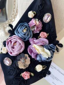 1 Stück lässige Stoffkrawatte mit Rose, Gartenserie Damenkrawatte mit präziser Stickerei verziert mit rosa Strass, luxuriös glänzend schwarze, süße und stilvolle bestickte Krawatte, im gleichen Stil wie Mädchengruppen-Outfit