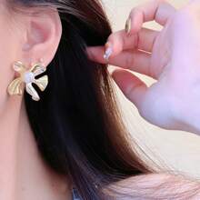 1pc Elegant Five-Leaf Flower & Faux Pearl Stud Earrings, Fashion Personalized Earrings For Women