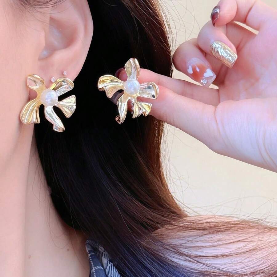 1pc Elegant Five-Leaf Flower & Faux Pearl Stud Earrings, Fashion Personalized Earrings For Women