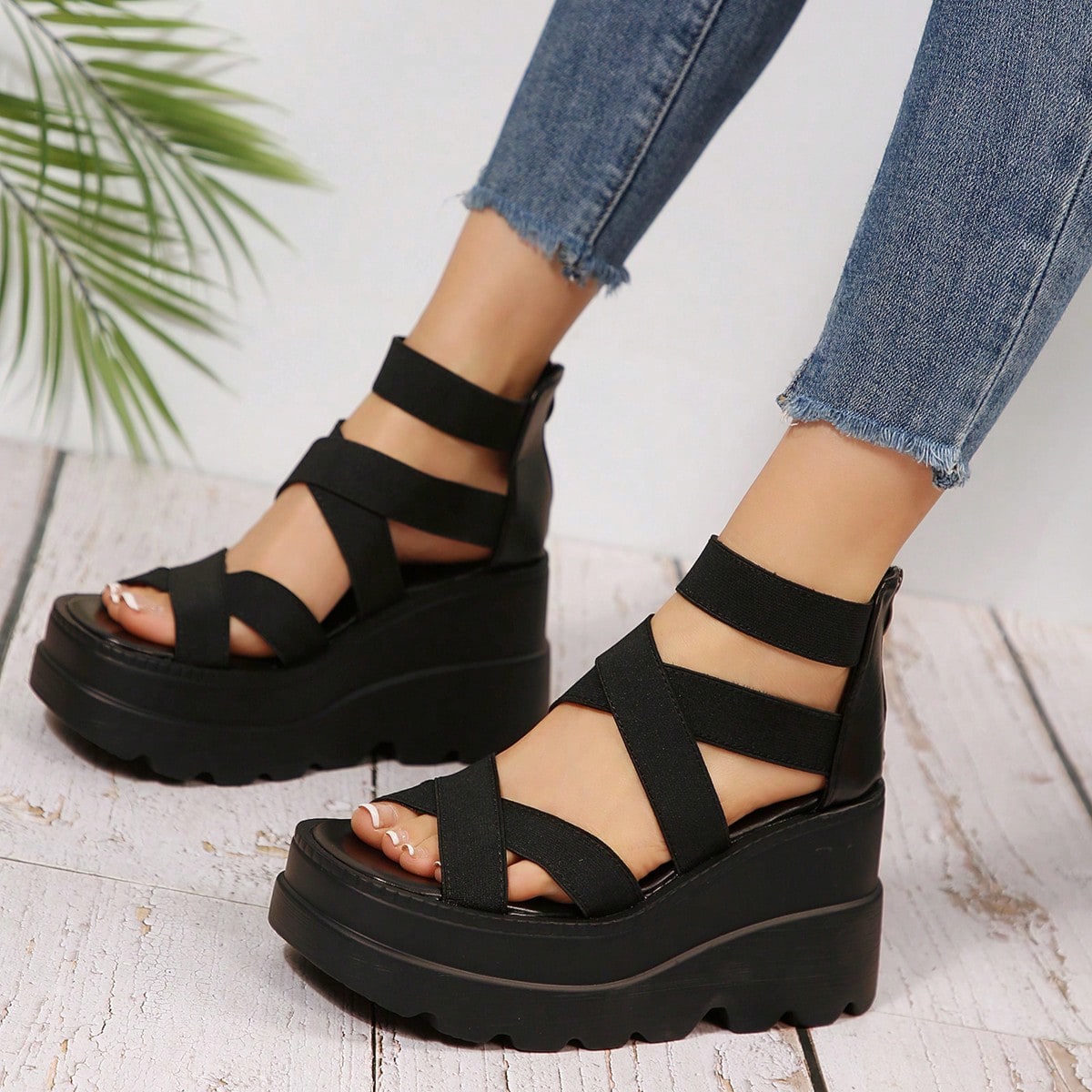 Neue Sommer Damen Plateau-Keilsandalen, schwarzer Gummiriemen, leichte, vielseitige und bequeme Strandstiefel, große Größen - SHEIN - Modalova