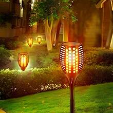 4 piezas de farolas solares LED automáticas para pared y jardín, lámparas de energía solar tipo antorcha decorativa con encendido nocturno y apagado diurno, iluminación ambiental cálida sin cables, lámparas impermeables con panel solar integrado y sensor de luz, ideales para casa, cochera, calle, parque o negocio, diseño tipo vela moderna, perfectas para decorar exteriores, lámparas ecológicas que ahorran energía y funcionan sin instalación eléctrica, tecnología LED de bajo consumo, multifuncionales para iluminación de seguridad, caminos, patios, terrazas y balcones, luces solares duraderas resistentes al clima, lámparas solares grandes de uso fácil y sin mantenimiento, luces de exterior inteligentes, antorchas solares LED decorativas sin cableado ni herramientas de instalación - Negro - Ver 1