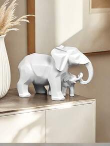 一件银色大象雕像。这款大象装饰品象征着好运、健康和力量。它是送给女性和母亲的绝佳礼物。作为一件装饰品，它也是圣诞节、情人节、新年和其他节日的理想礼物。同时，它也是送给朋友的一份精美礼物。 - 彩色 - 查看 10