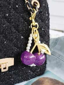 1个独特的紫色樱花钥匙扣，配有闪亮树脂吊坠和仿珍珠，合金C形钩，适合女士钱包和包包，是送给家人、朋友和情侣的理想礼物，也非常适合情人节和Y2K风格。 - 紫色 - 查看 2
