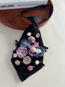 1 Stück lässige Stoffkrawatte mit Rose, Gartenserie Damenkrawatte mit präziser Stickerei verziert mit rosa Strass, luxuriös glänzend schwarze, süße und stilvolle bestickte Krawatte, im gleichen Stil wie Mädchengruppen-Outfit