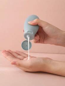 مجموعة من 3/4 زجاجات سفر من السيليكون والبلاستيك، سعة 2.03 أونصة، قابلة لإعادة الملء، منع التسرب، حاويات مستحضرات تجميلية بلا رائحة للكريمات والعناية بالبشرة والاستحمام، طقم أدوات تجميل صغيرة محمولة - متعدد الألوان - مشاهدة 6