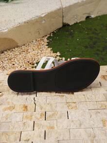 Sandálias rasteiras femininas com fivela quadrada e decoração, sandálias de praia femininas, primavera/verão