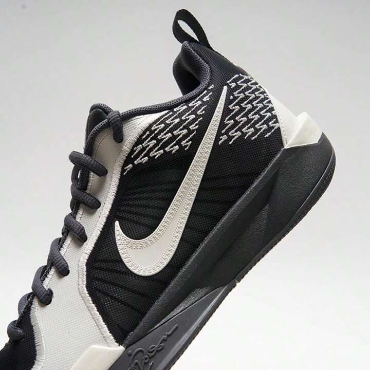 Nike 女性バスケットボールシューズ SABRINA 2 (GS) 、快適で