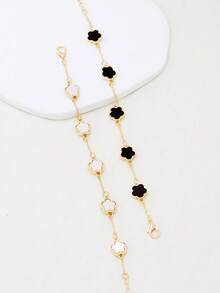 2pcs/Set Fashionable Classic 5-Petal Flower Bracelet Set, Suitable For Daily Wear - Black and White Flower Bracelet Set Of Two - View 2