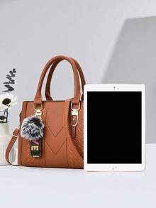 新款单肩包，配有毛球吊坠，休闲风格，母亲节礼物，妈妈必备，适合办公室、大学、工作、商务、通勤、户外、旅行及各种场合。 - 棕色 - 查看 3