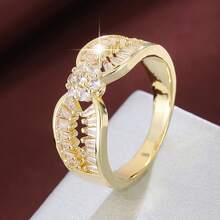 [A Delicate Floral Ring With Zirconia] A Delicate Floral Design Set With Zirconia, Crafted Into A Women's Ring