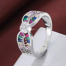 [A Delicate Floral Ring With Zirconia] A Delicate Floral Design Set With Zirconia, Crafted Into A Women's Ring
