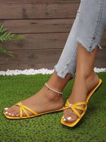 Women's 2025 Summer New Fashion Simple Cross Strap Rhinestone Twisted Foil Flat Sandals, Comfortable Non-Slip Suitable For Outdoor, Beach, Vacation And Daily Wear