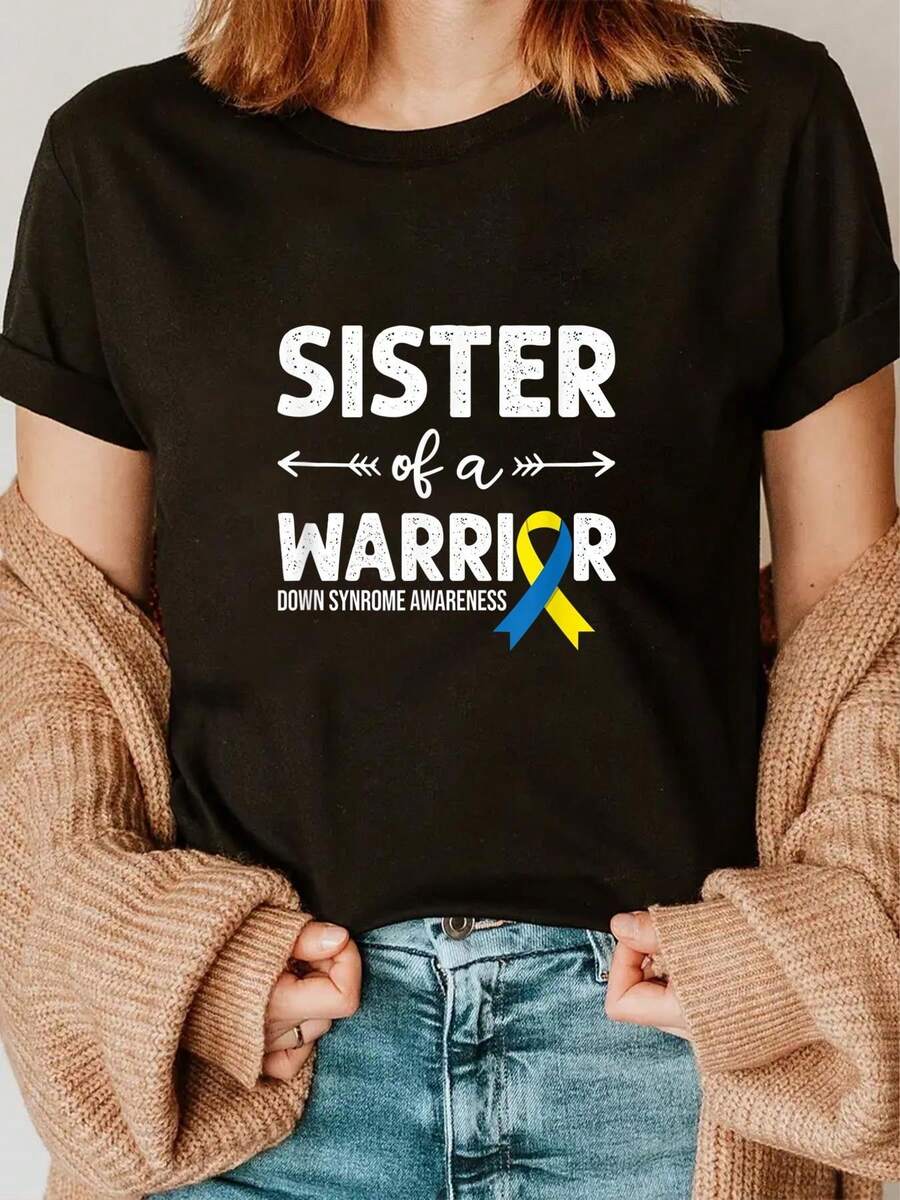 "Camiseta gráfica de manga corta y cuello redondo de algodón de 180 g para mujer, color negro, concientización sobre el de la hermana de un guerrero - Camiseta con estampado inspirador para hermanas - Ropa informal cómoda - Celebre la fuerza y el apoyo con esta elegante prenda llamativa" - Negro - Ver 1