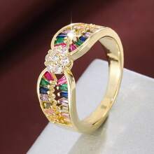 [A Delicate Floral Ring With Zirconia] A Delicate Floral Design Set With Zirconia, Crafted Into A Women's Ring