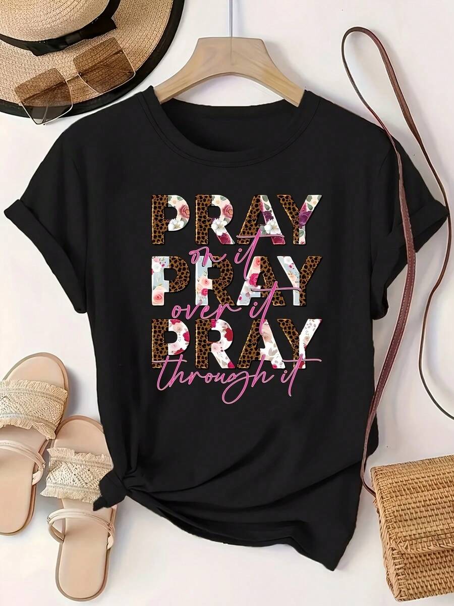 Camisetas gráficas de manga corta con cuello redondo de algodón negro de 180 g para mujer - "Pray on It, Pray Over It, Pray Through It" Camisetas casuales inspiradoras con estampado floral y de leopardo para damas, camisetas motivacionales de moda de verano, ropa espiritual suave, cómoda y elegante - Negro - Ver 1