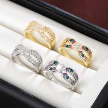 [A Delicate Floral Ring With Zirconia] A Delicate Floral Design Set With Zirconia, Crafted Into A Women's Ring