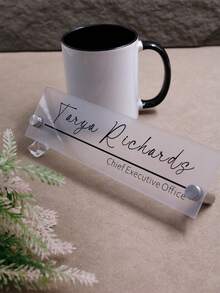 1/2 piezas Placa de nombre de escritorio personalizada de acrílico con soporte de acero inoxidable, fuente mate personalizada para decoración de escritorio - Excelente para graduación y regalos - No se requiere energía para su uso, regalo del Día del Padre, regalo del Día de la Madre, regalo del Día de San Valentín, regalo de boda, regalo de cumpleaños, para ella/él, mejor amiga, amigo, pareja, novia, novio, esposo, esposa, papá, mamá, abuelo, abuela, colega, familia, armonía del hogar, hogar y vida, ambiente navideño del hogar, recuerdos, reutilizable, adorable, de alta calidad, decoración de oficina, vida elegante, artículos del hogar - Estilo A - Ver 7