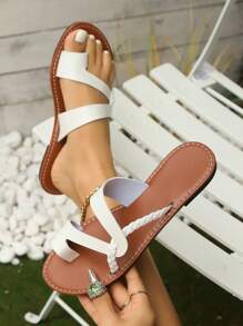 Nuevas sandalias planas de estilo simple con diseño de anillo para el dedo del pie en criss-cross, sandalias de tacón plano con punta abierta, estilo casual de vacaciones para uso diario en primavera/verano, en color marrón cálido, negro clásico y blanco puro